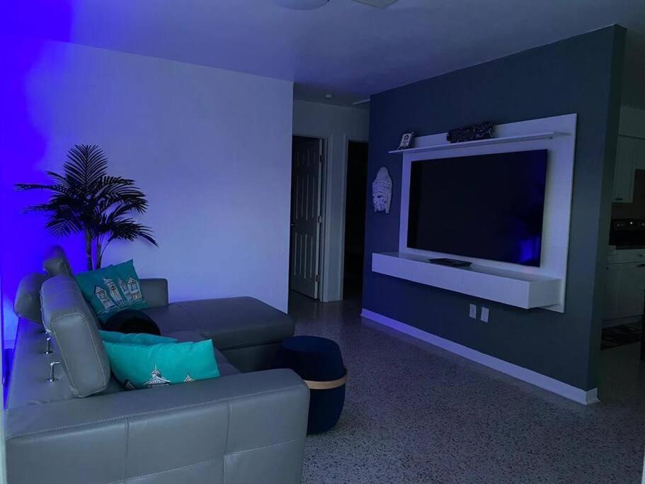 Stayover In Miami Home 2Br - 1Bth - Free Parking Bagian luar foto