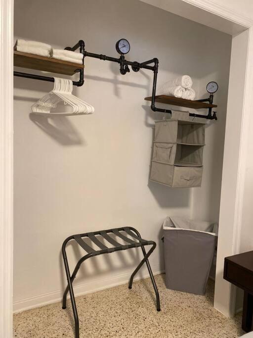 Stayover In Miami Home 2Br - 1Bth - Free Parking Bagian luar foto