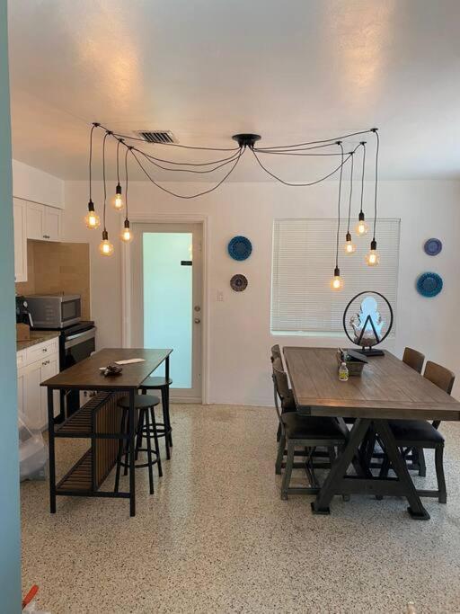 Stayover In Miami Home 2Br - 1Bth - Free Parking Bagian luar foto